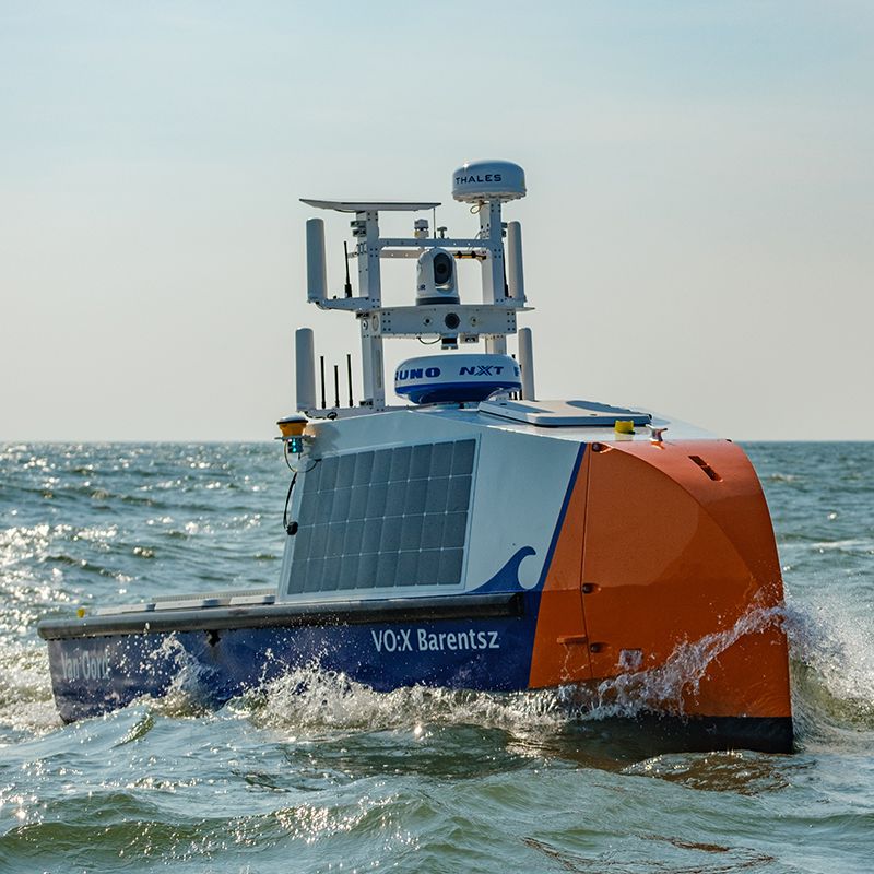 Engineer_hand_boat_construction